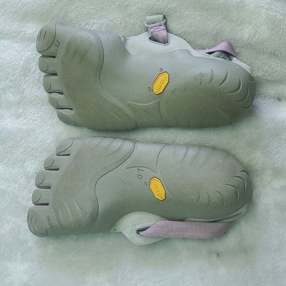 Vibram toe water shoes - Picture 2 of 3